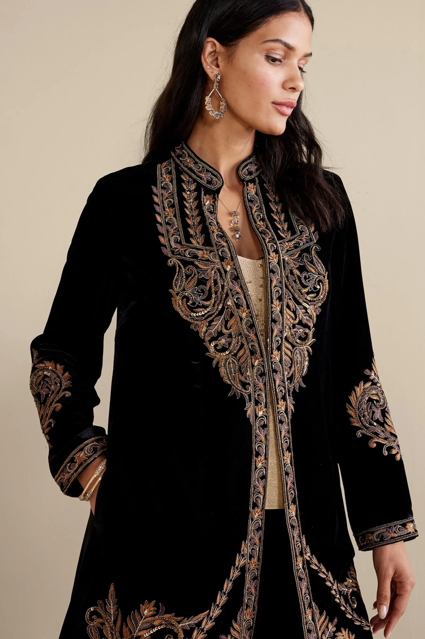 belcastel_jacket_5.webp EVelvet Styles | Global Artistry-Soft Surroundings Belcastel Jacket Black/Gold