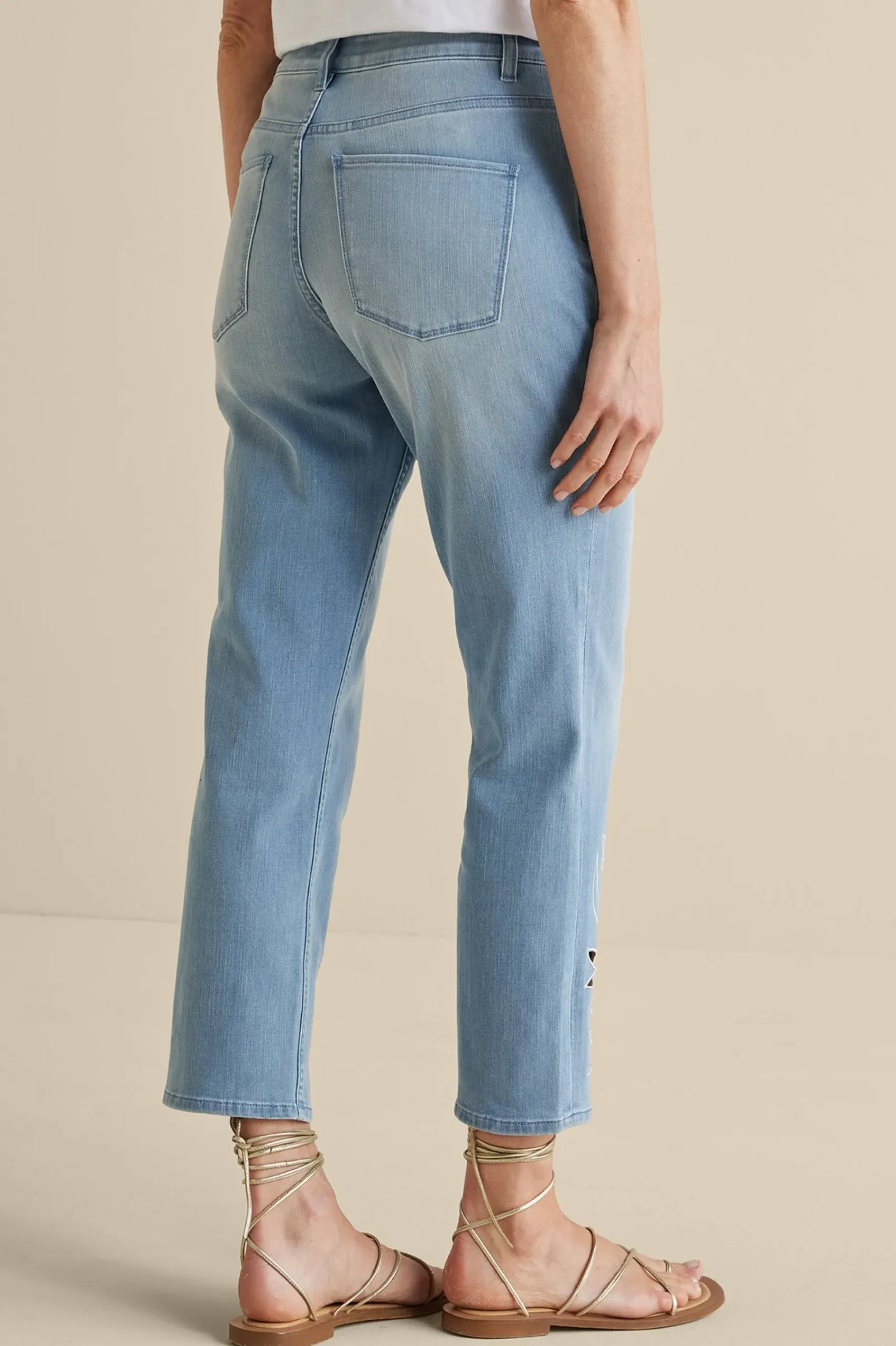 gail_cropped_jeans_1.webp Feminine Flourish | Into The Blues-Soft Surroundings Gail Cropped Jeans Blue Mist Wash