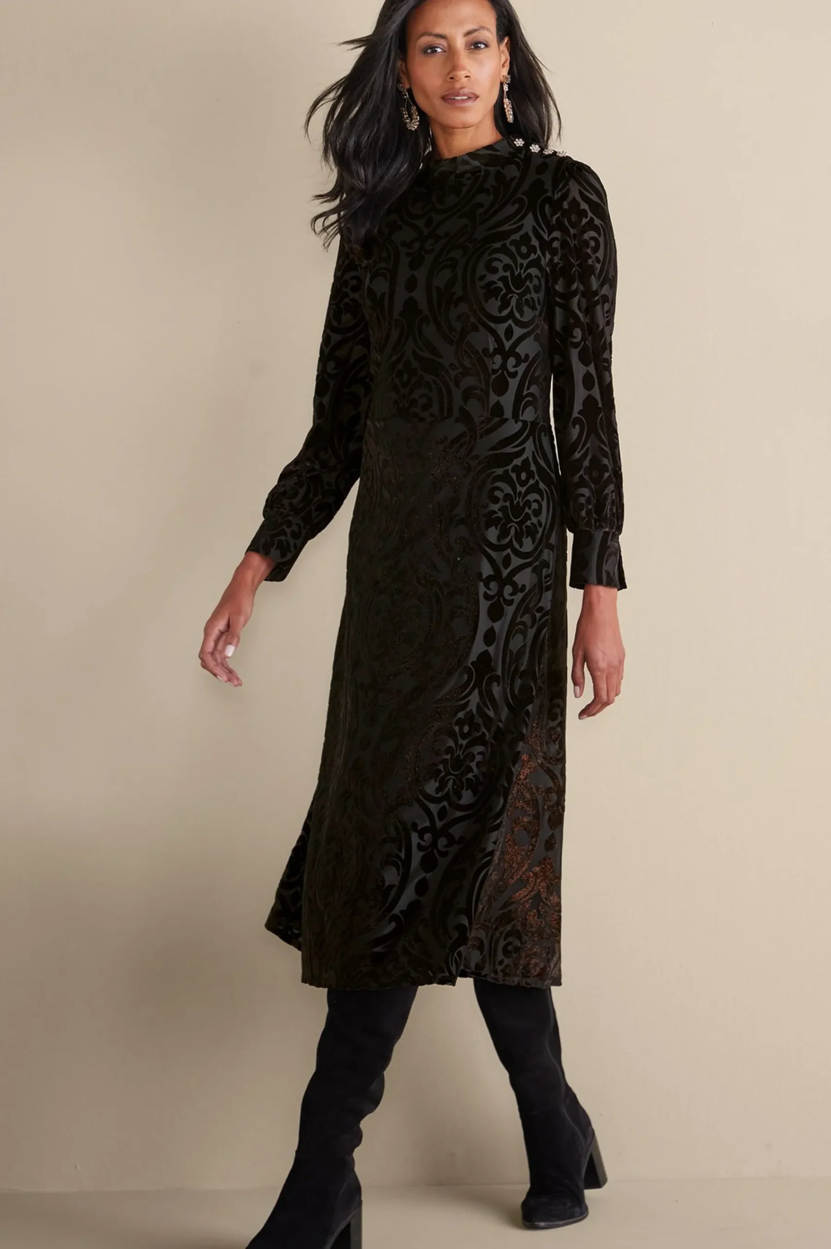 hadley_velvet_dress_0.webp EVelvet Styles | occasion dresses-Soft Surroundings Hadley Velvet Dress Black Abstract