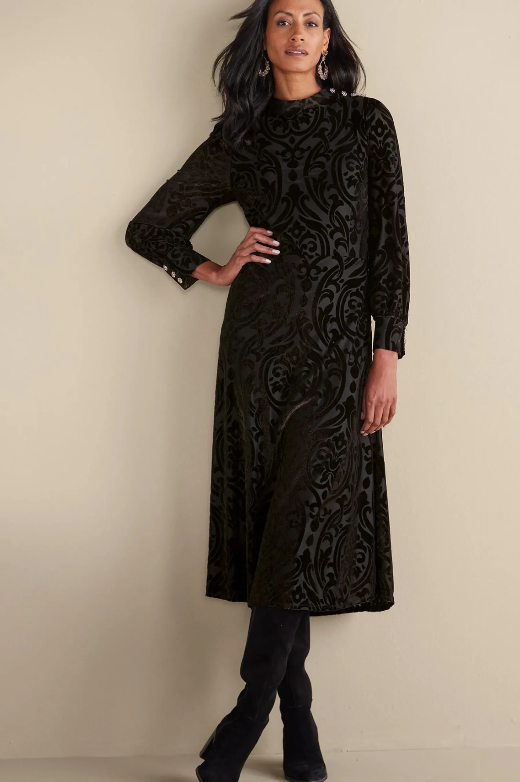 hadley_velvet_dress_1.webp EVelvet Styles | occasion dresses-Soft Surroundings Hadley Velvet Dress Black Abstract