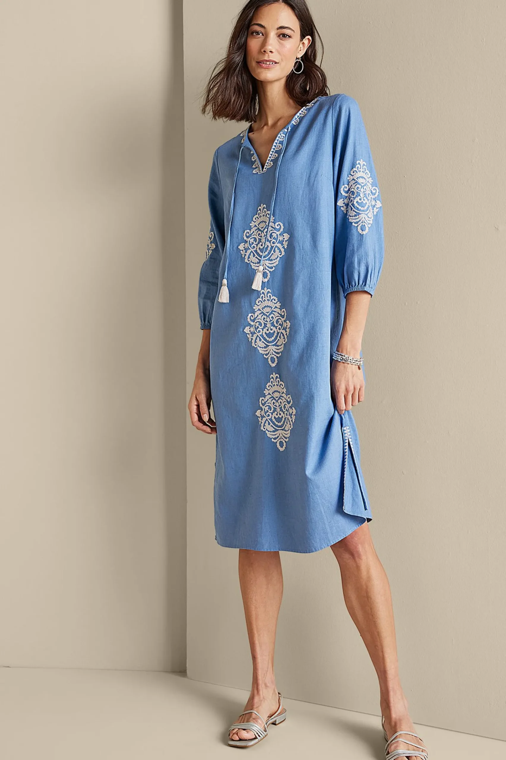 hasana_linen_blend_midi_d_5.webp Feminine Flourish | Into The Blues-Soft Surroundings Hasana Linen Blend Midi Dress Riverside Blue