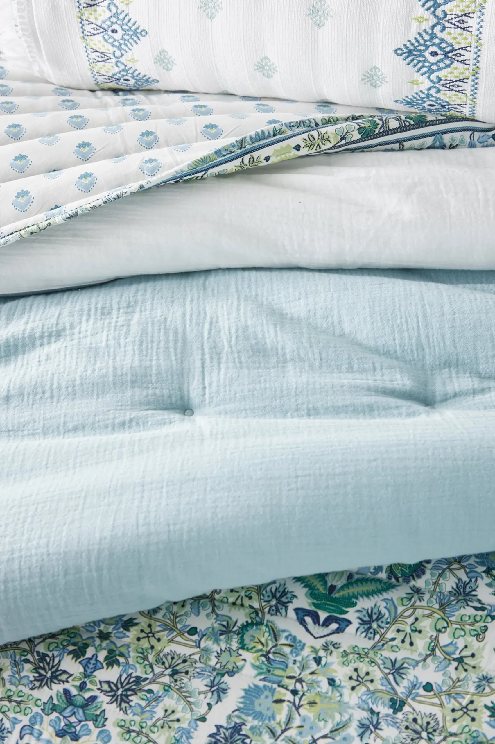 ivy_may_reversible_gauze__1.webp comforters-Soft Surroundings Ivy May Reversible Gauze Comforter Indigo & White