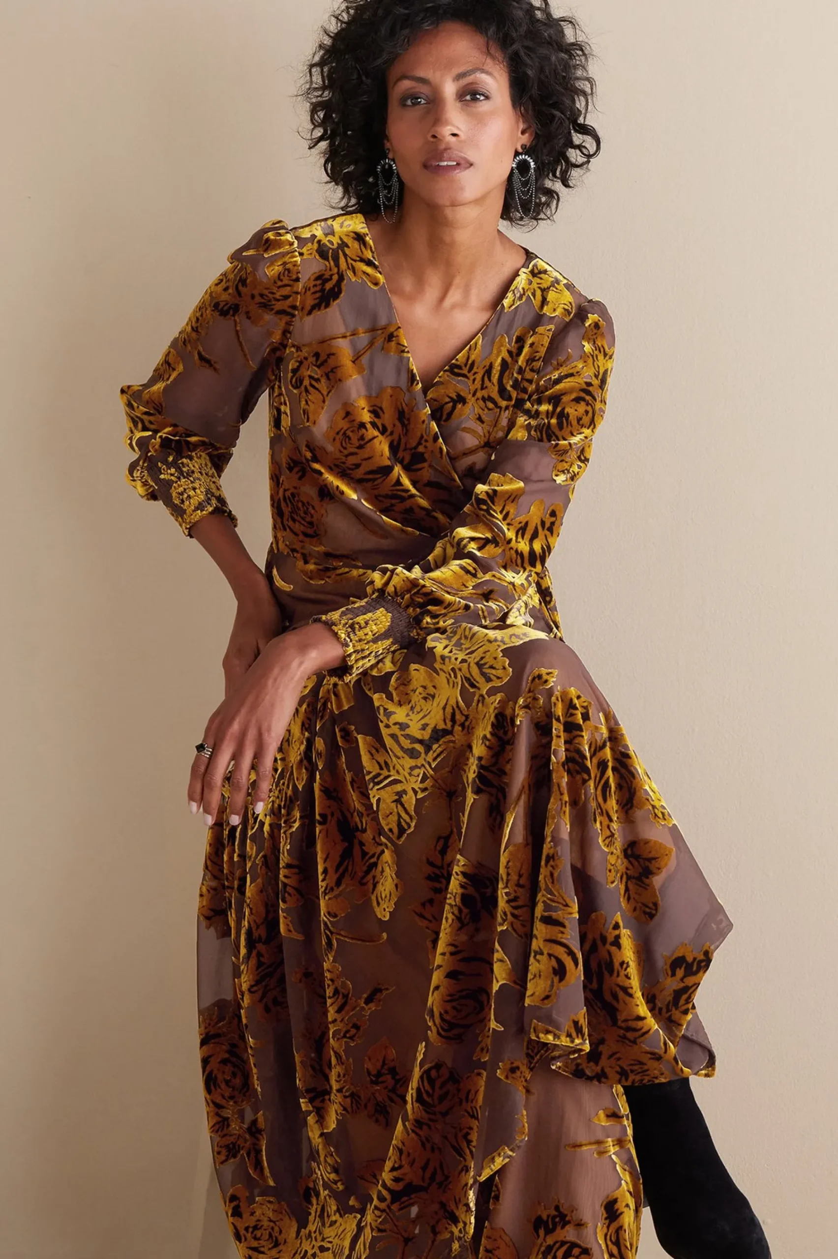 jamila_velvet_dress_5.webp Feminine Flourish | EVelvet Styles-Soft Surroundings Jamila Velvet Dress Neutral Floral
