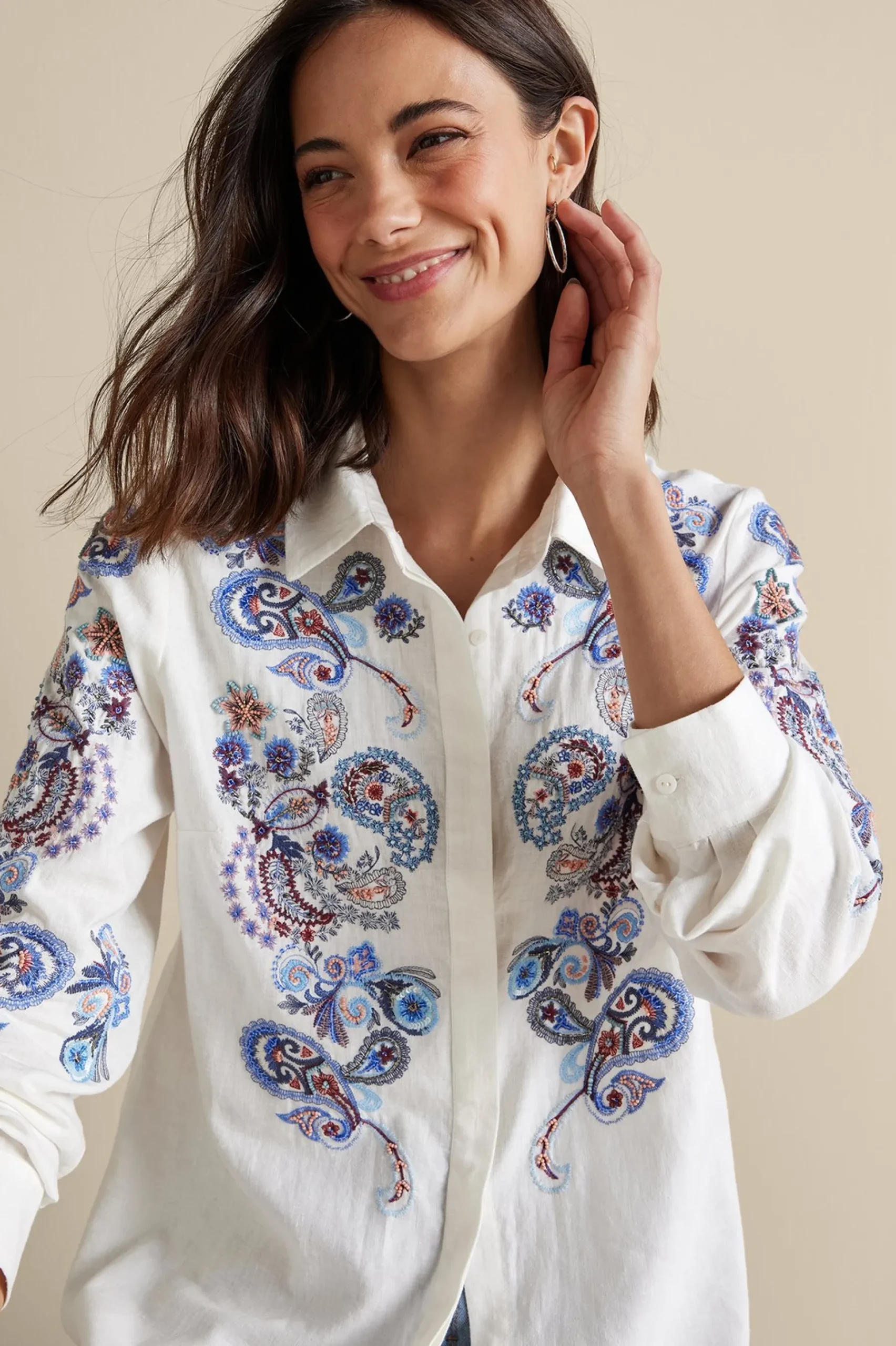 nadia_linen_blend_shirt_4.webp Feminine Flourish | Into The Blues-Soft Surroundings Nadia Linen Blend Shirt Grey/Blue Bandana Paisley