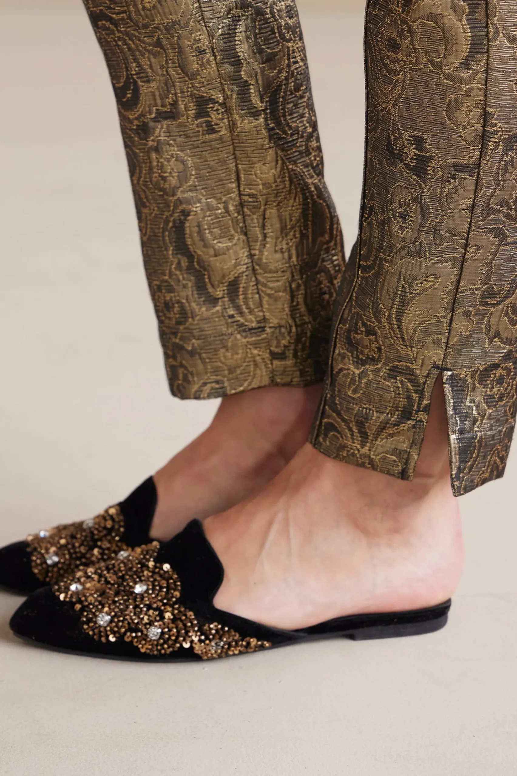 nevina_jacquard_trouser_4.webp ankle | straight-Soft Surroundings Nevina Jacquard Trouser Gold Floral
