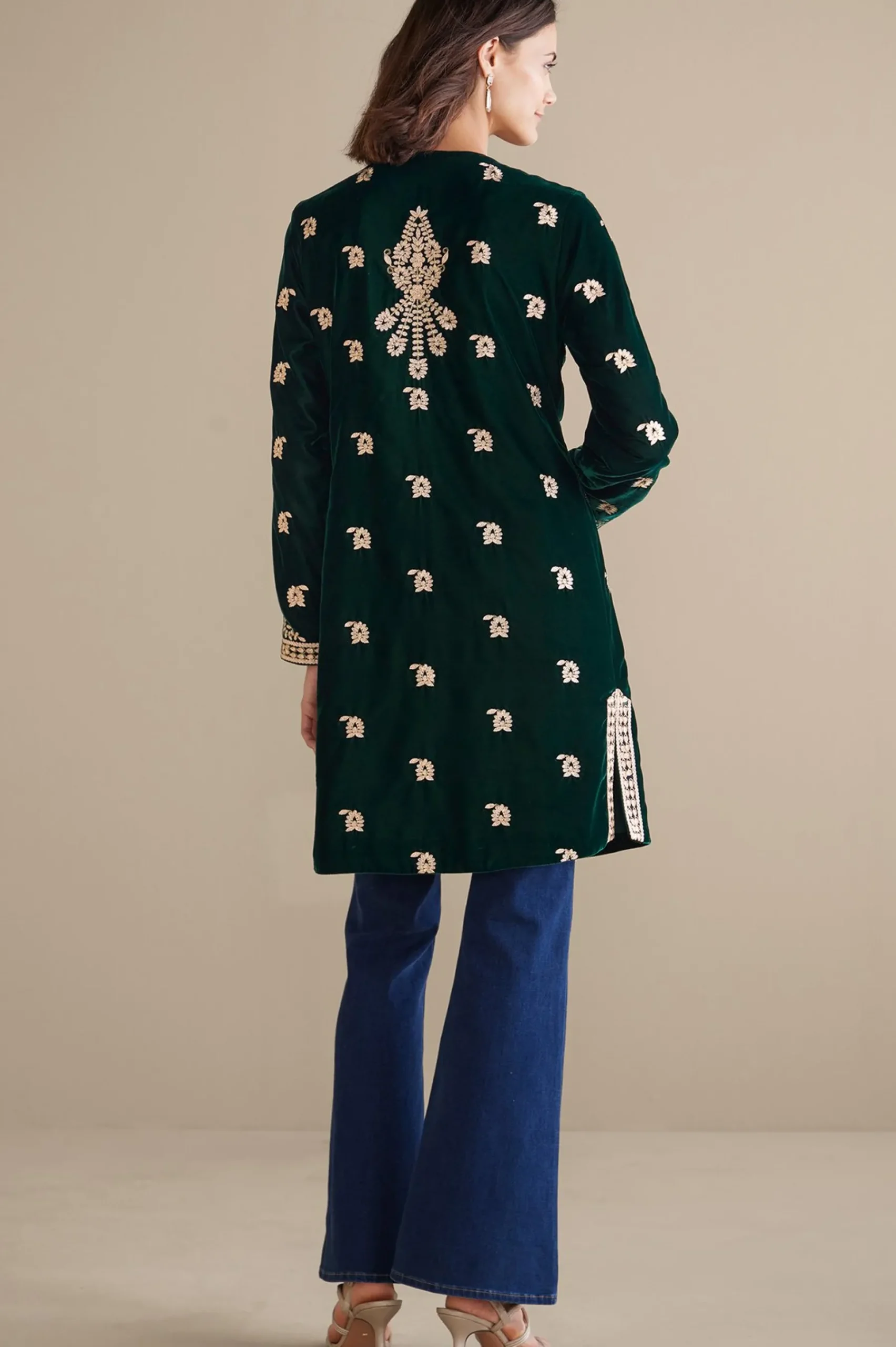 tatianna_velvet_jacket_2.webp Feminine Flourish | EVelvet Styles-Soft Surroundings Tatianna Velvet Jacket Emerald Green